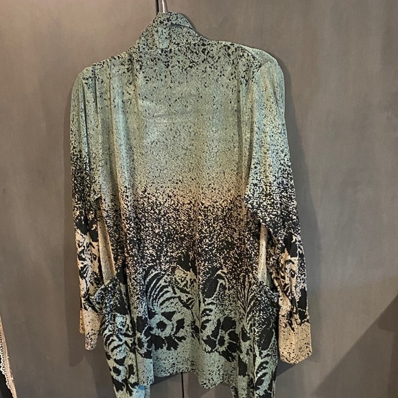 Stylish Women's Cardigan in Black and Gray - Picture 5 of 7